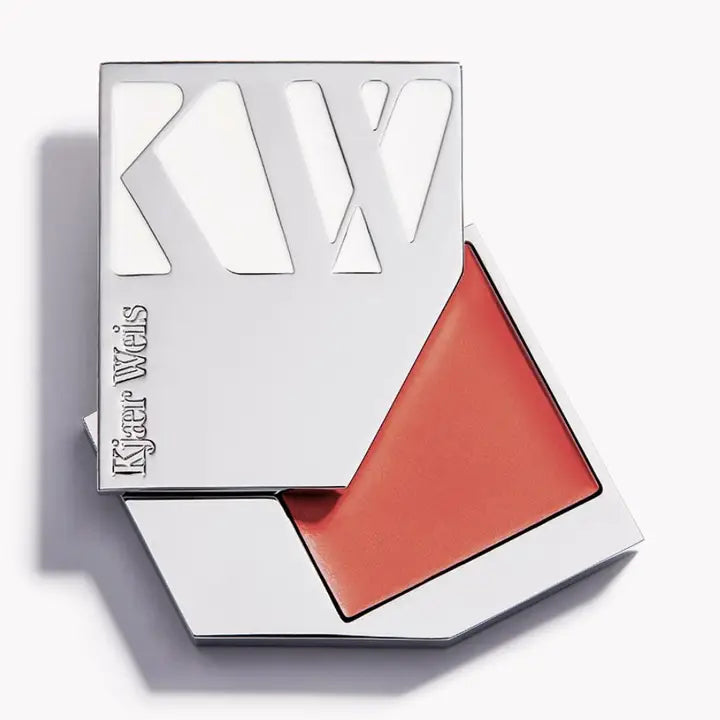 Kjaer Weis Cream Blush Joyful Refill – Metallcase, orangefarbener Blush, weißer Hintergrund