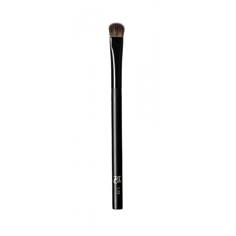 IT Cosmetics Travel Powder Brush #1.00 – schwarzer Griff, flacher Pinselkopf, weißer Hintergrund – Make-up Pinsel