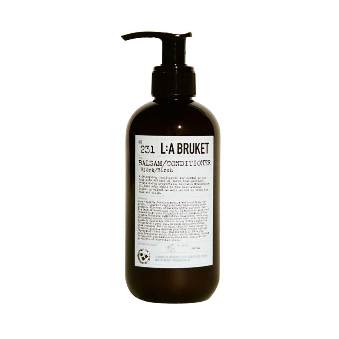 L:A BRUKET No. 231 Conditioner Birch – dark bottle 240ml with pump dispenser, white background – hair care