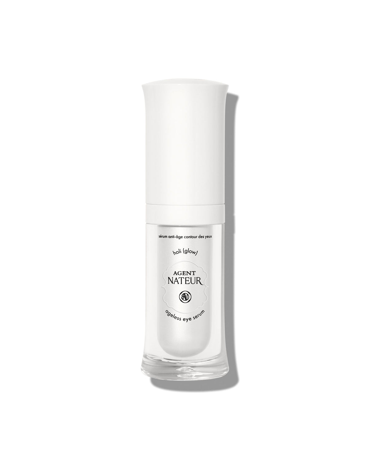 Agent Nateur Holi(glow) Ageless Eye Serum in einer weißen Flasche mit weißem Verschluss auf weißem Grund, Hautpflege.