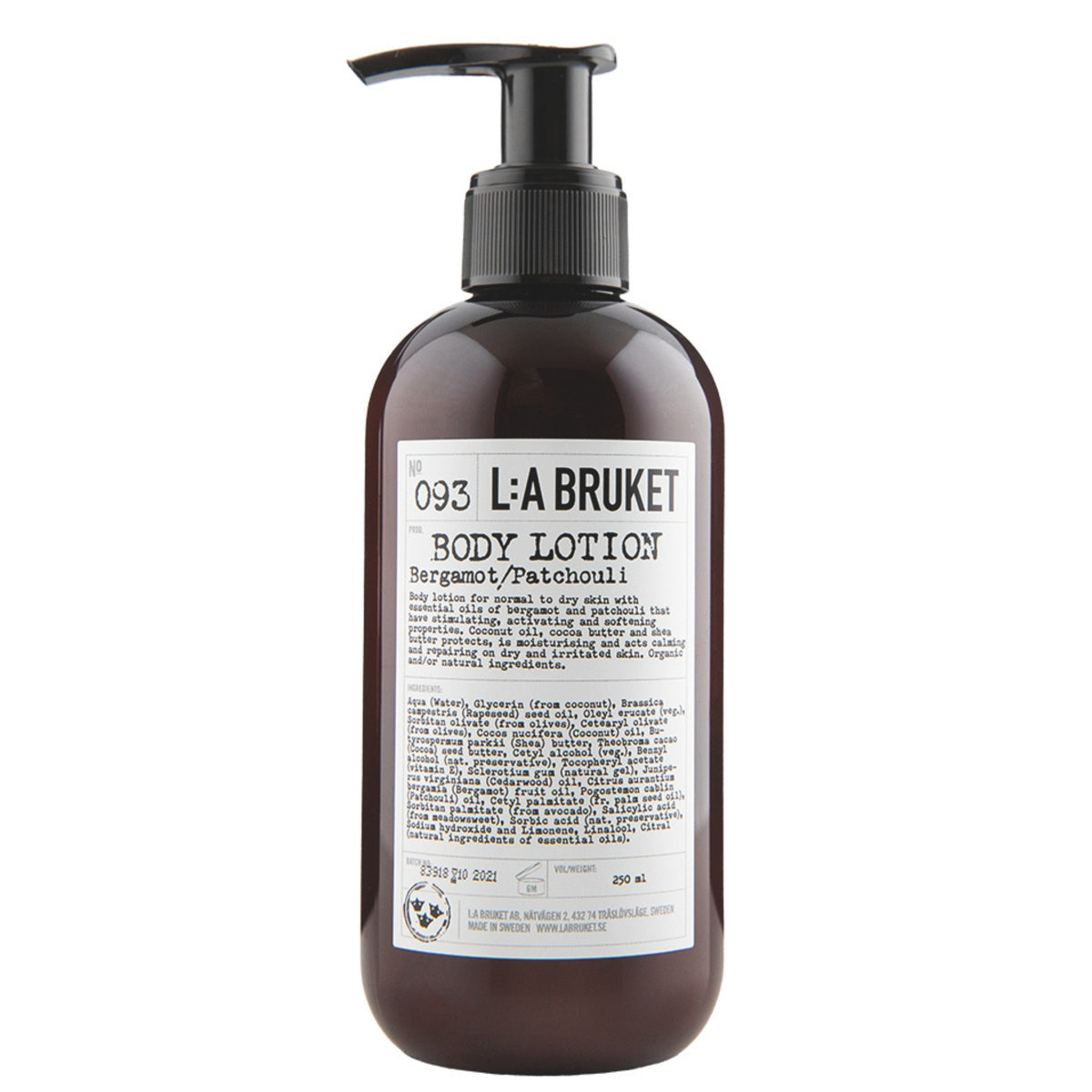 L'A Bruket No. 093 Bodylotion in einer braunen Flasche mit schwarzer Pumpe auf weißem Hintergrund, 250 ml Körperpflege