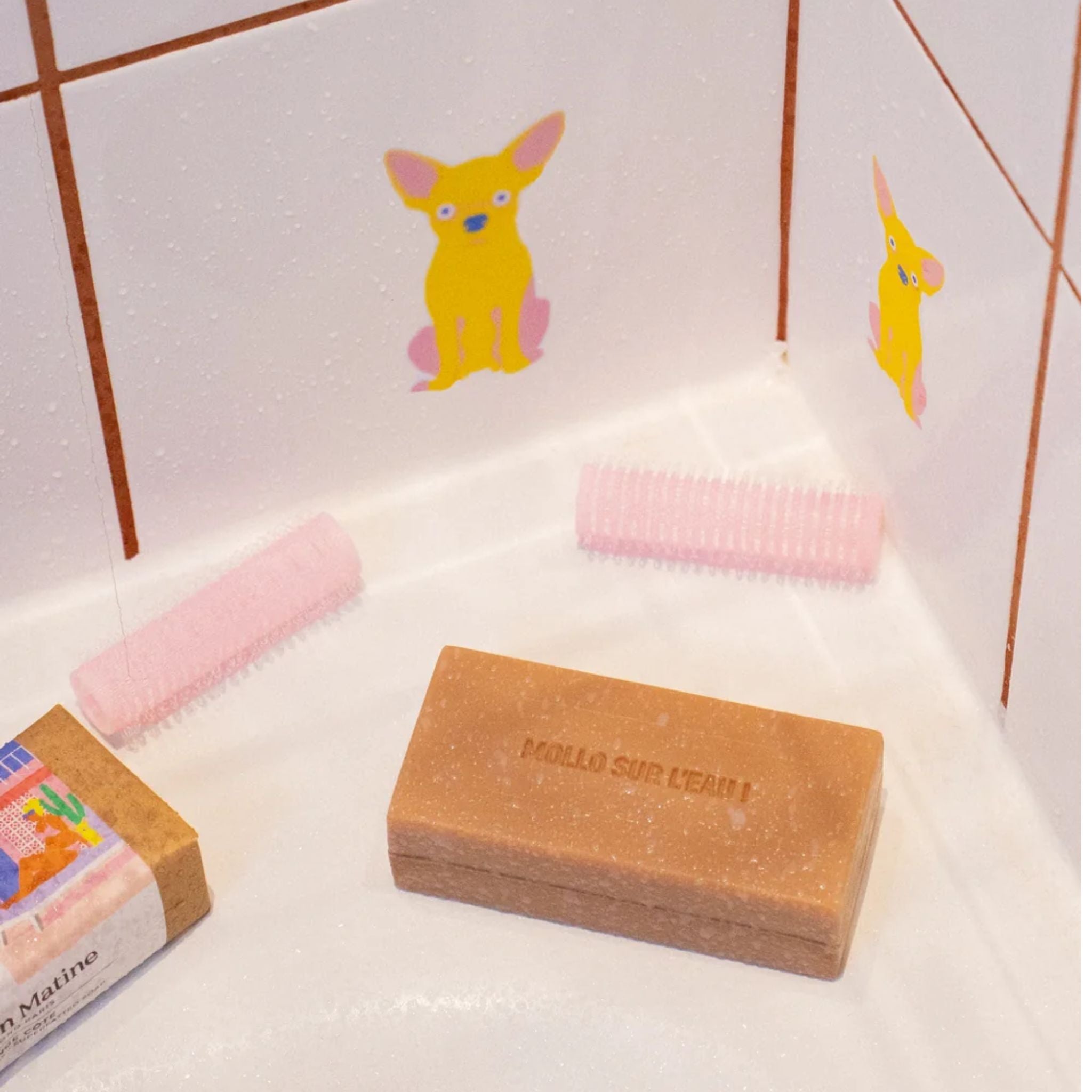 Longe Côte Seife in brauner Farbe im Badezimmer