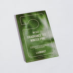 L:A Bruket No. 342 Fragrance Tag Winter Pine, ein grünes Duftkärtchen aus Karton auf weißem Hintergrund, 13 g.